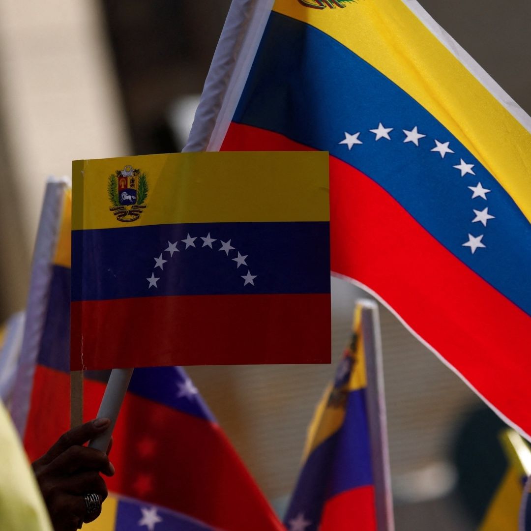 Banderas de Venezuela son ondeadas