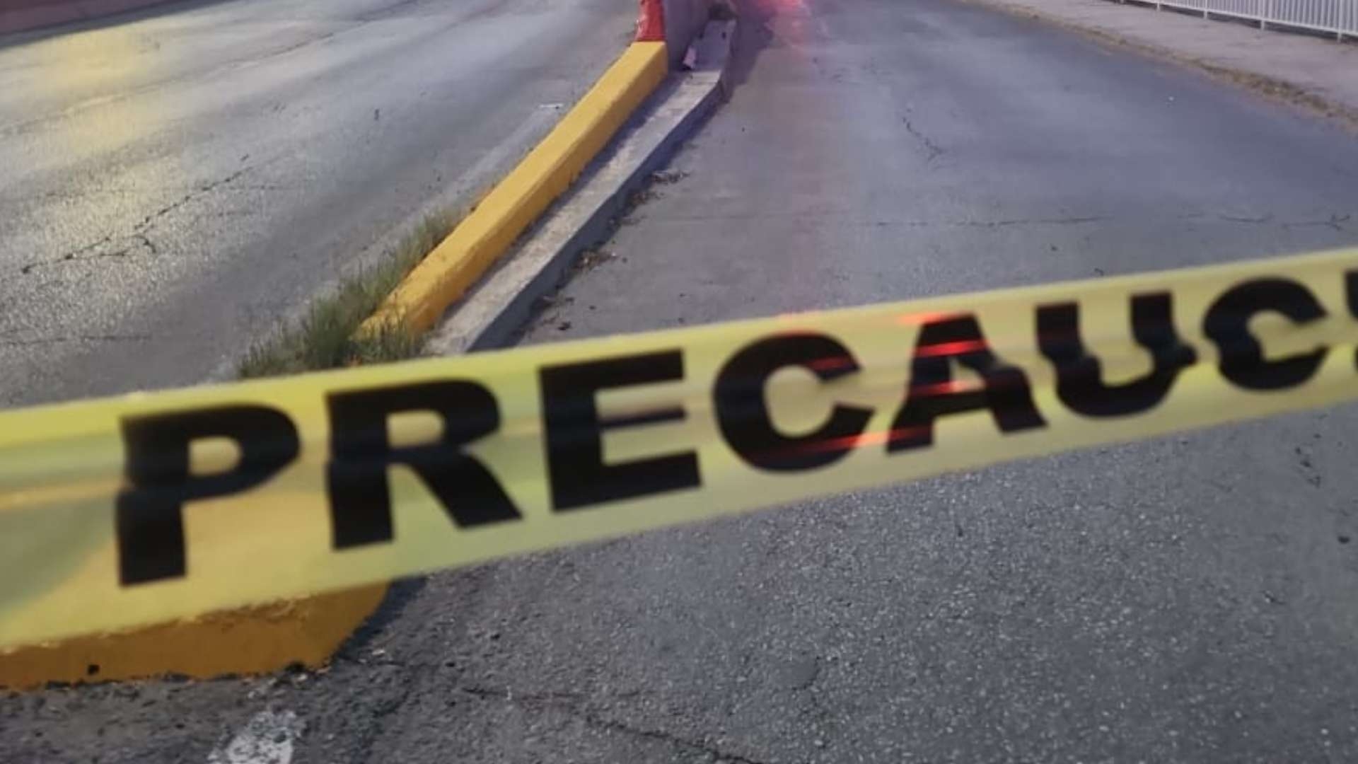 Pareja en Moto Deportiva Muere al Chocar con Puente en Ciudad Juárez
