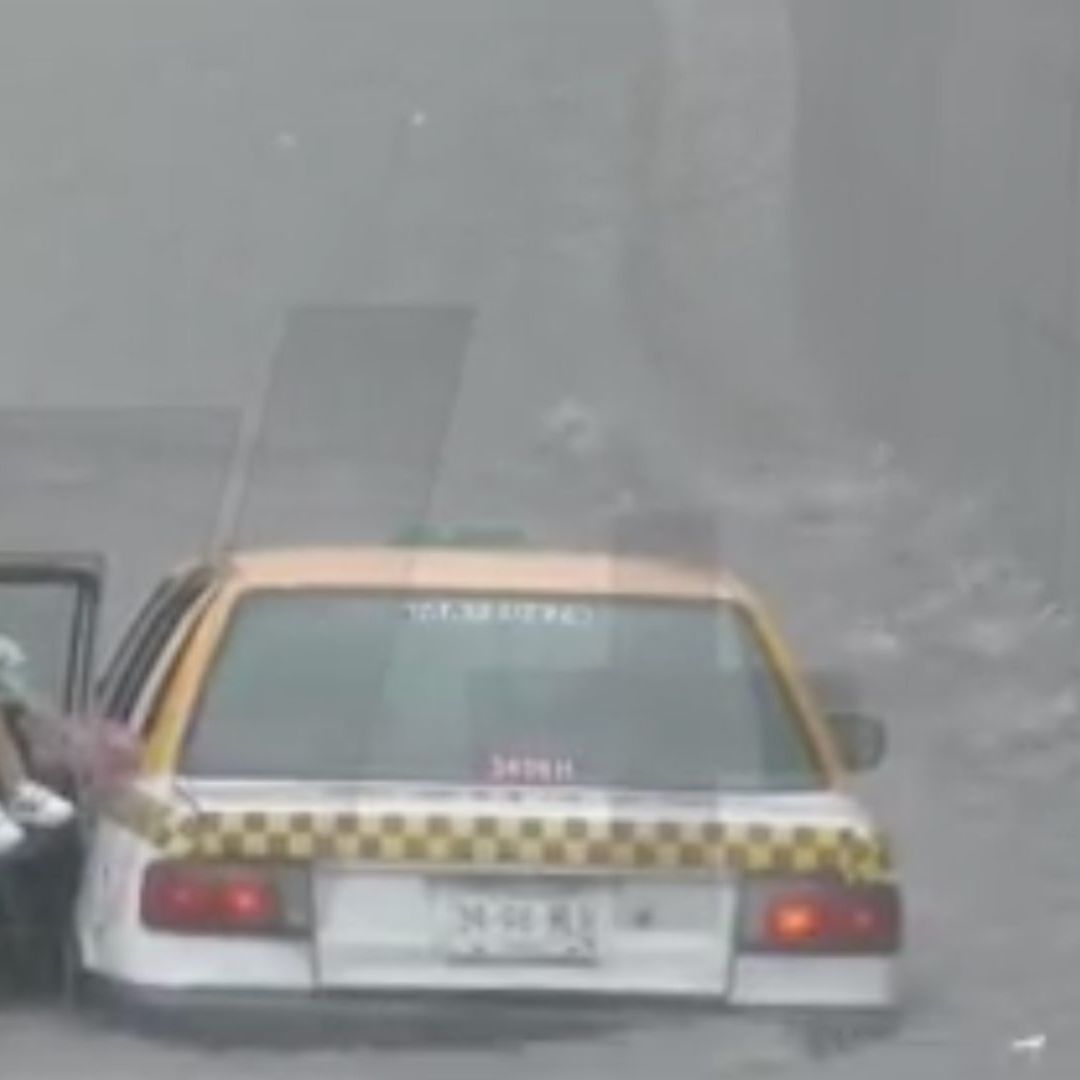 Salvan a familia de inundación