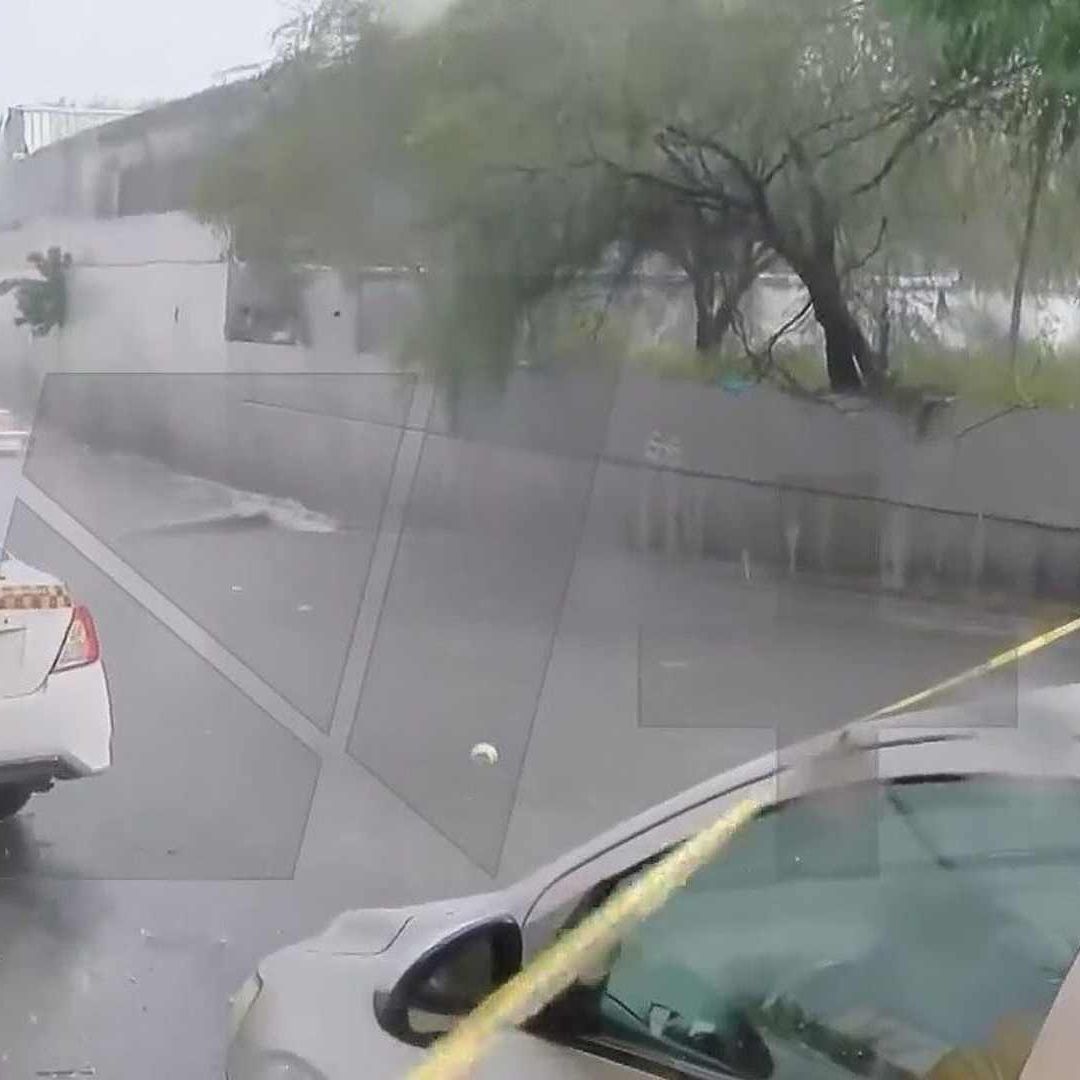 ¡Pronóstico cumplido! Se registra lluvia en NuevoLeón, encharcamientos y cierres viales