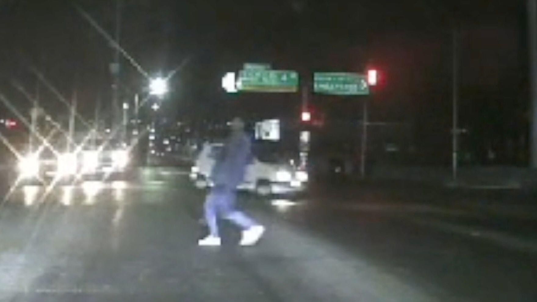 VIDEO: Conductor Se Pasa Semáforo en Rojo y Casi Atropella a ...