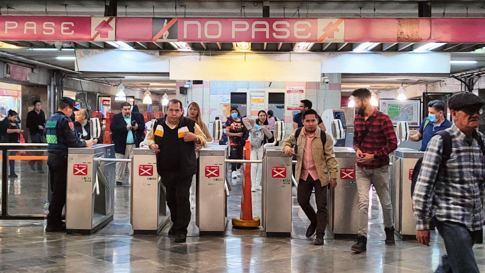 Niño de 11 Años Pierde a su Hermano Bebé en Estación Pino Suárez del Metro CDMX; Esto Pasó