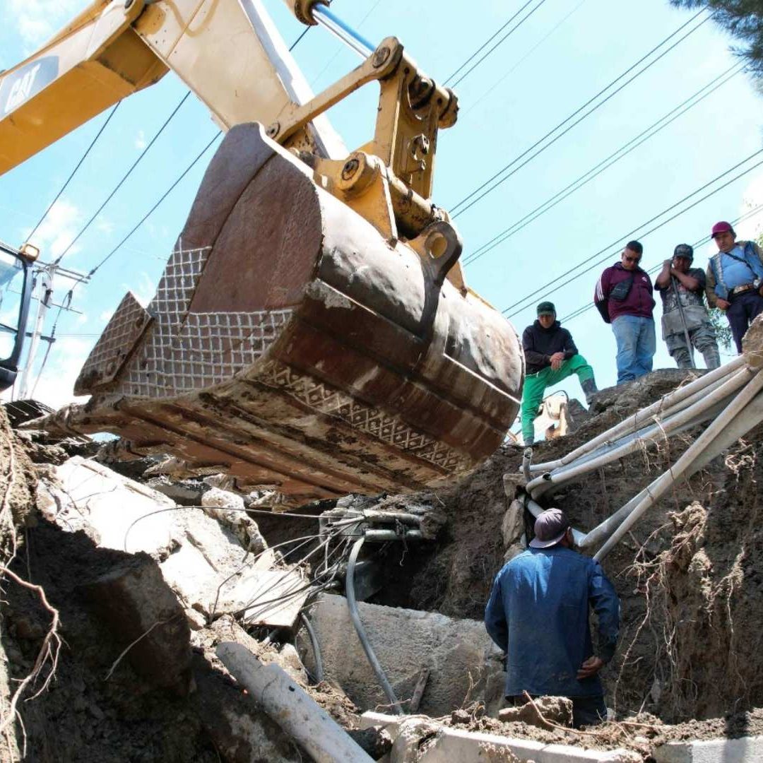 Reparación de socavón en Ecatepec, Edomex