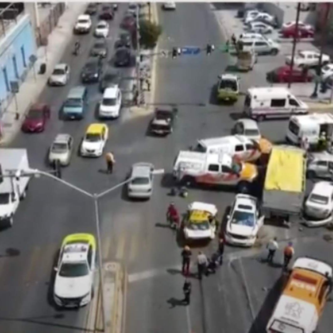 Fatal accidente con carambola, camión se queda sin frenos