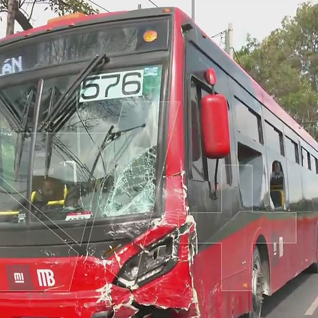 Metrobús se Queda Sin Frenos e Impacta a 11 Vehículos en Inmediaciones del AICM