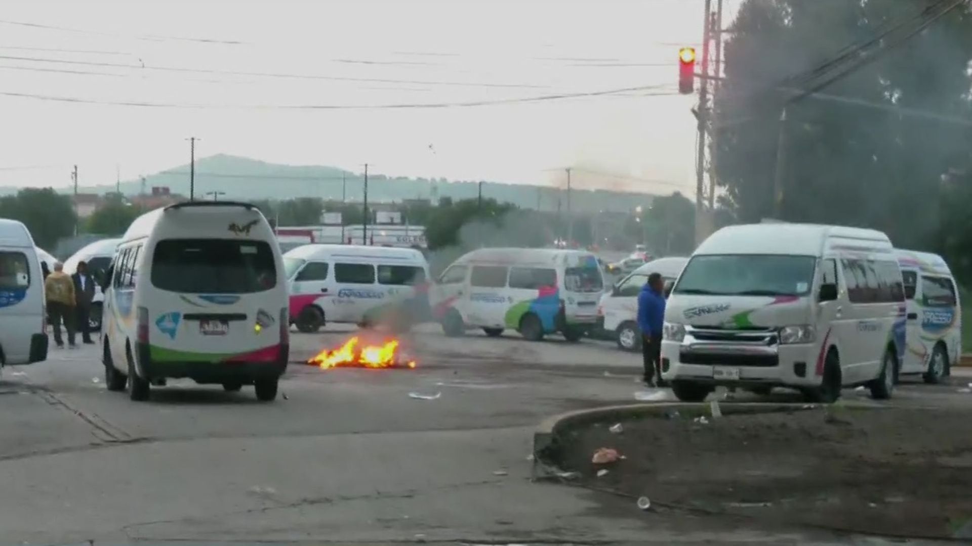 Transportistas mantienen bloqueo en la México-Pachuca por segundo día consecutivo