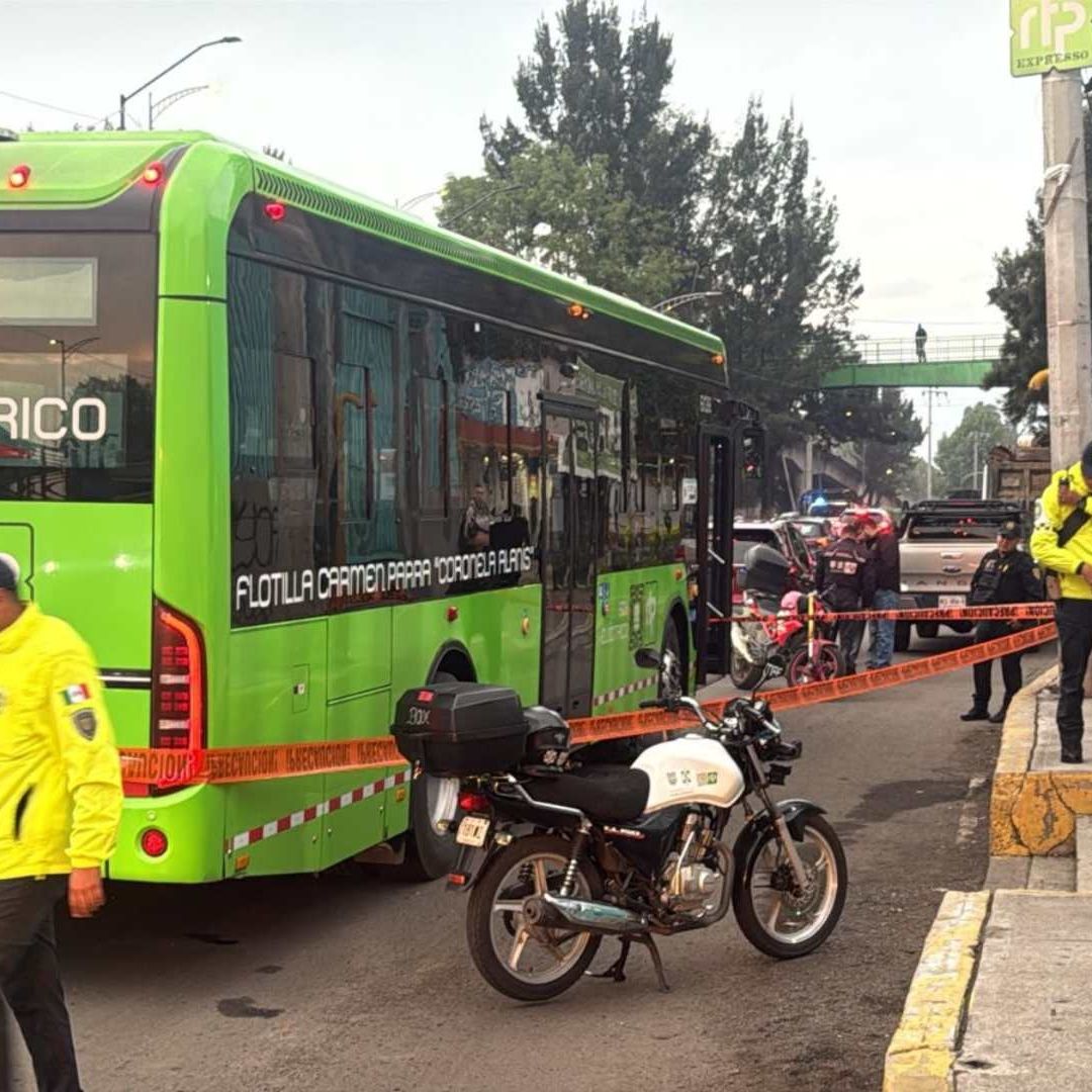 Servicios de emergencia atienden accidente en Iztapalapa