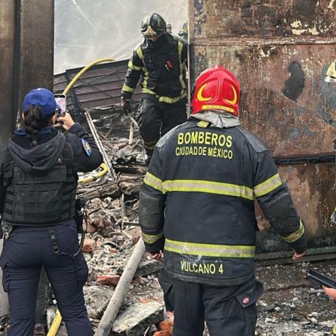 Bomberos de CDMX sofocaron el fuego en la bodega de la GAM