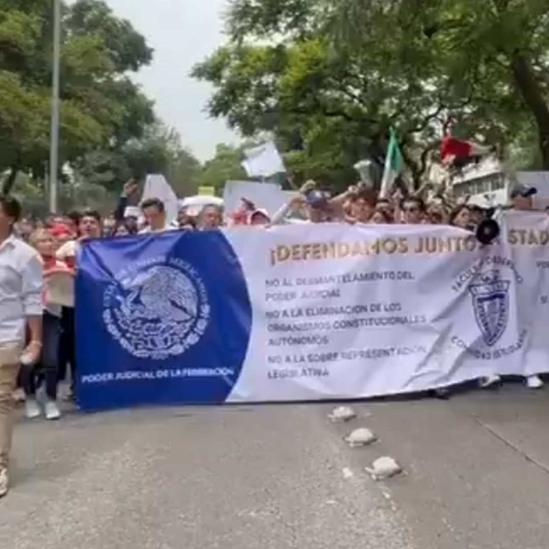 Estudiantes de la UNAM realizan marcha pacífica
