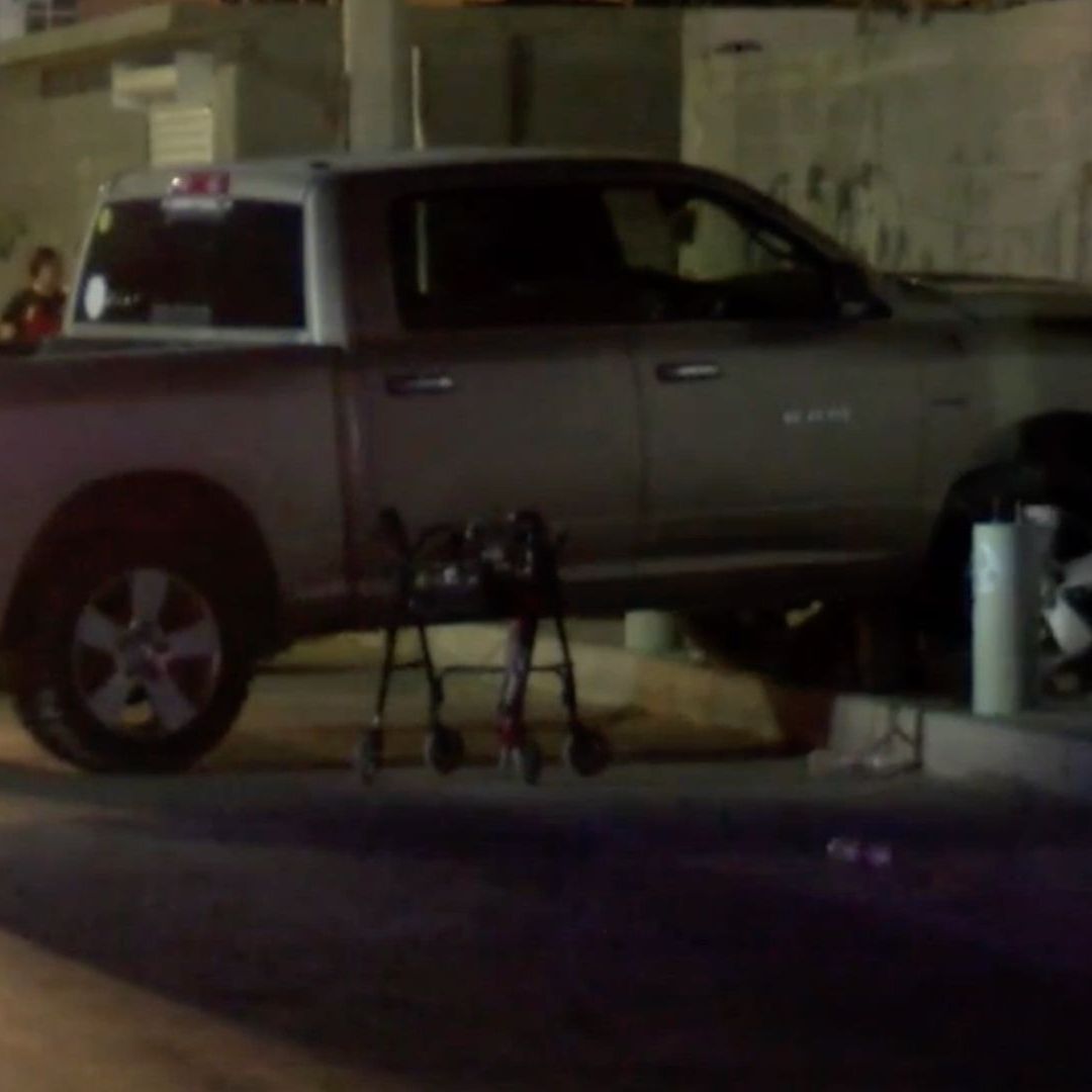Abuelito en Silla de Ruedas Muere Tras Impactar una Camioneta Contra Casa en Ciudad Juárez