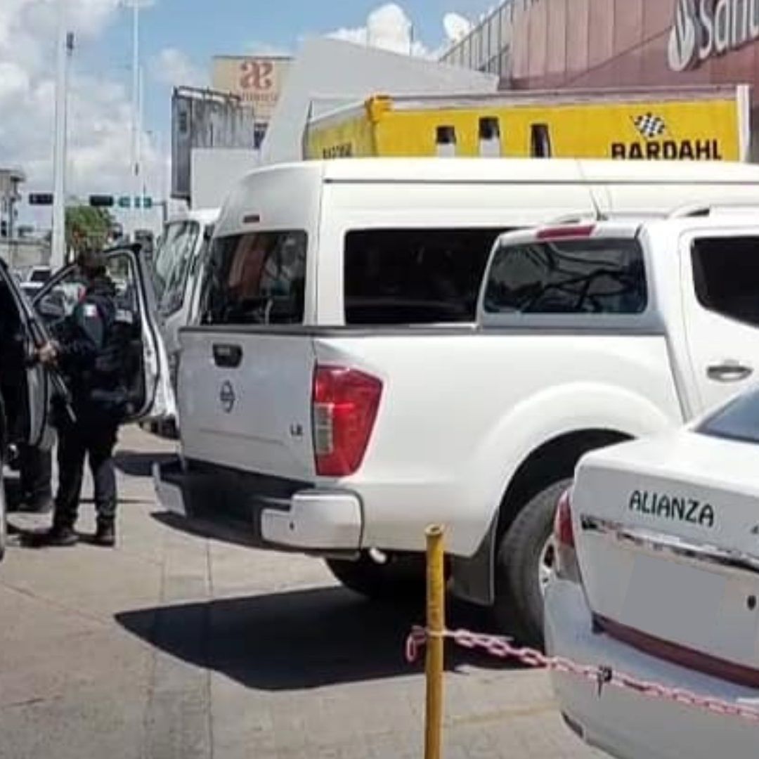 Sujetos Entran a Banco y Roban Más de 800 mil Pesos a Cliente que Esperaba Hacer Depósito