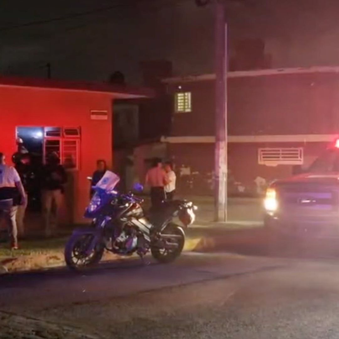 Bomberos sofocan incendio de casa en Xalapa