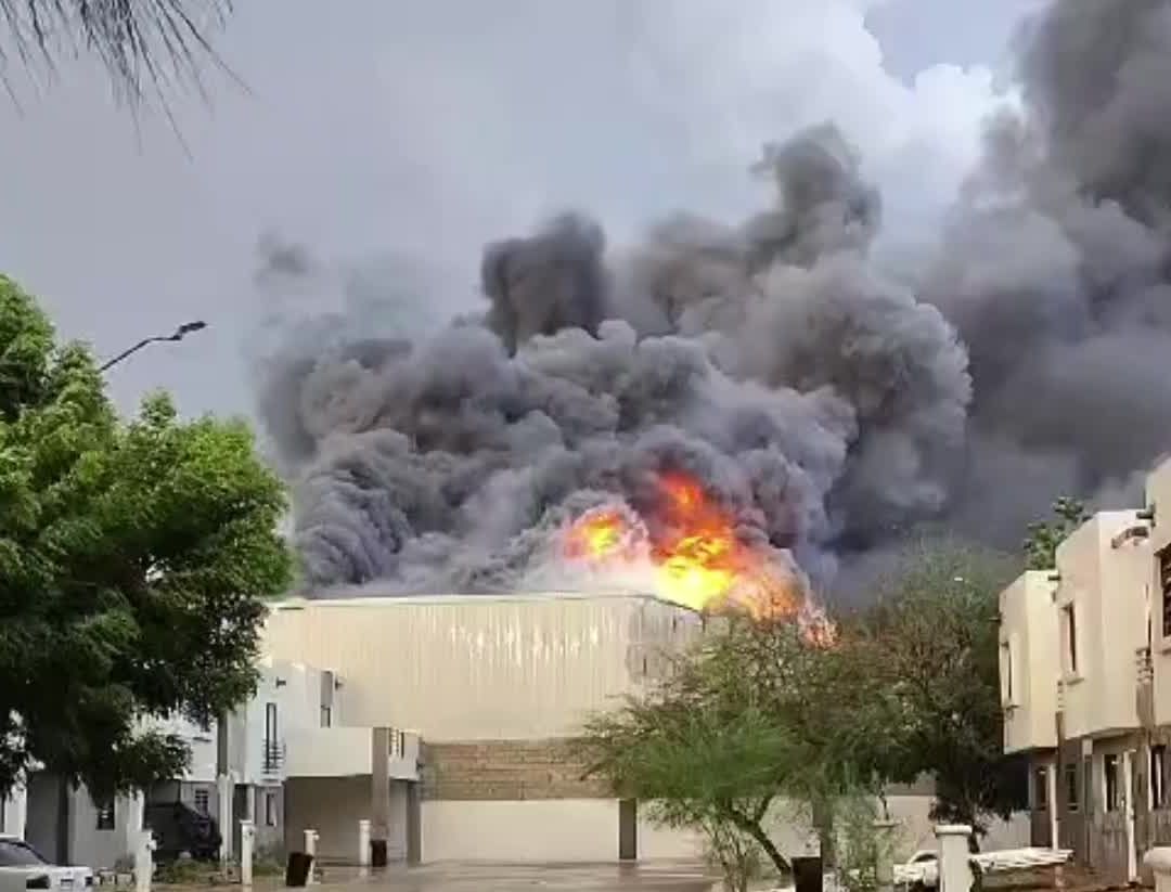 Se Incendia Bodega por Supuesta Caída de Rayo al Poniente de Hermosillo