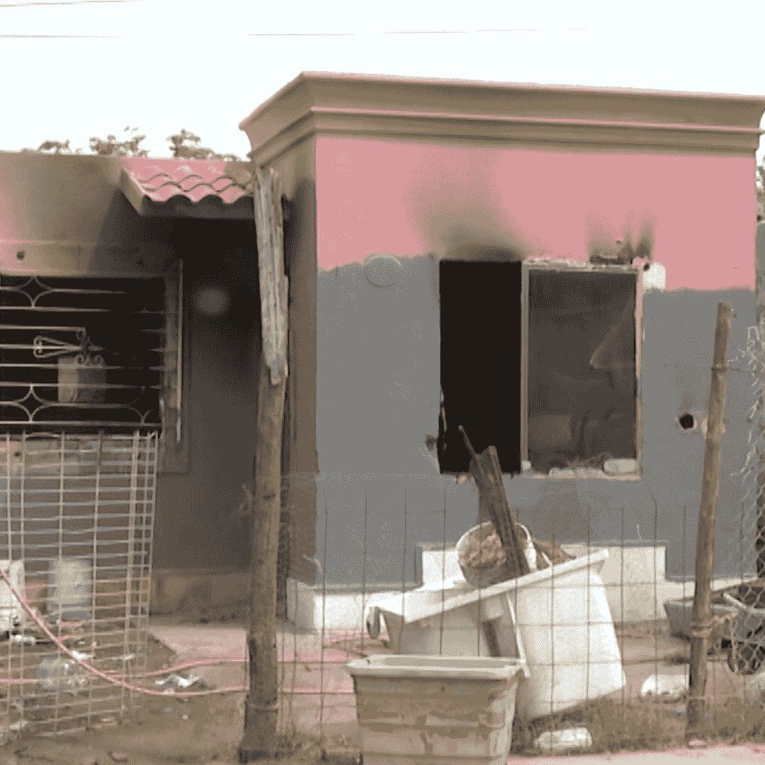 Rescatan a Joven de Incendio en su Casa en Colonia Los Arroyos, en Hermosillo