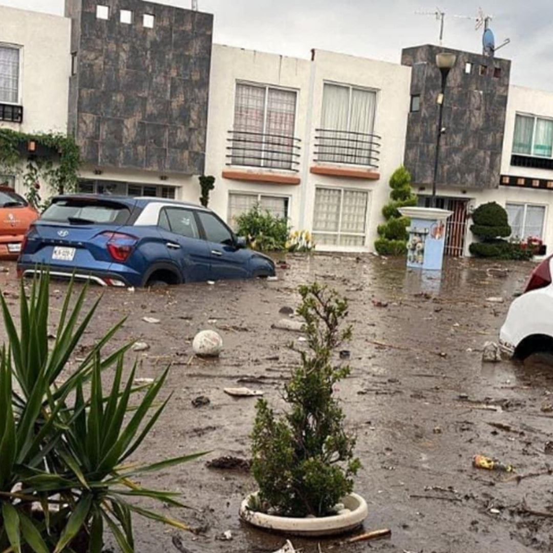 Desbordamineto del Canal de chalco provoca inundación