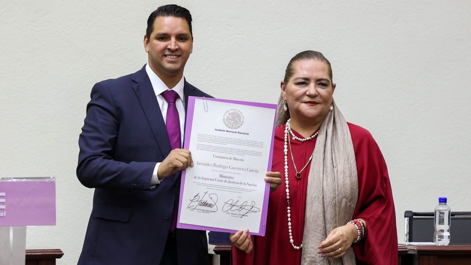 Arístides Guerrero muestra su constancia junto a Guadalupe Taddei