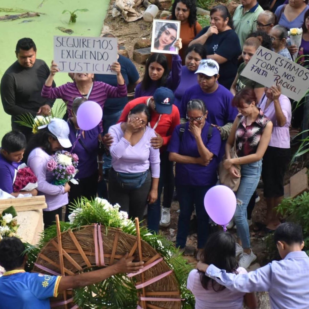 Entierran restos de Raque Guadalupe Cordero en Acayucan