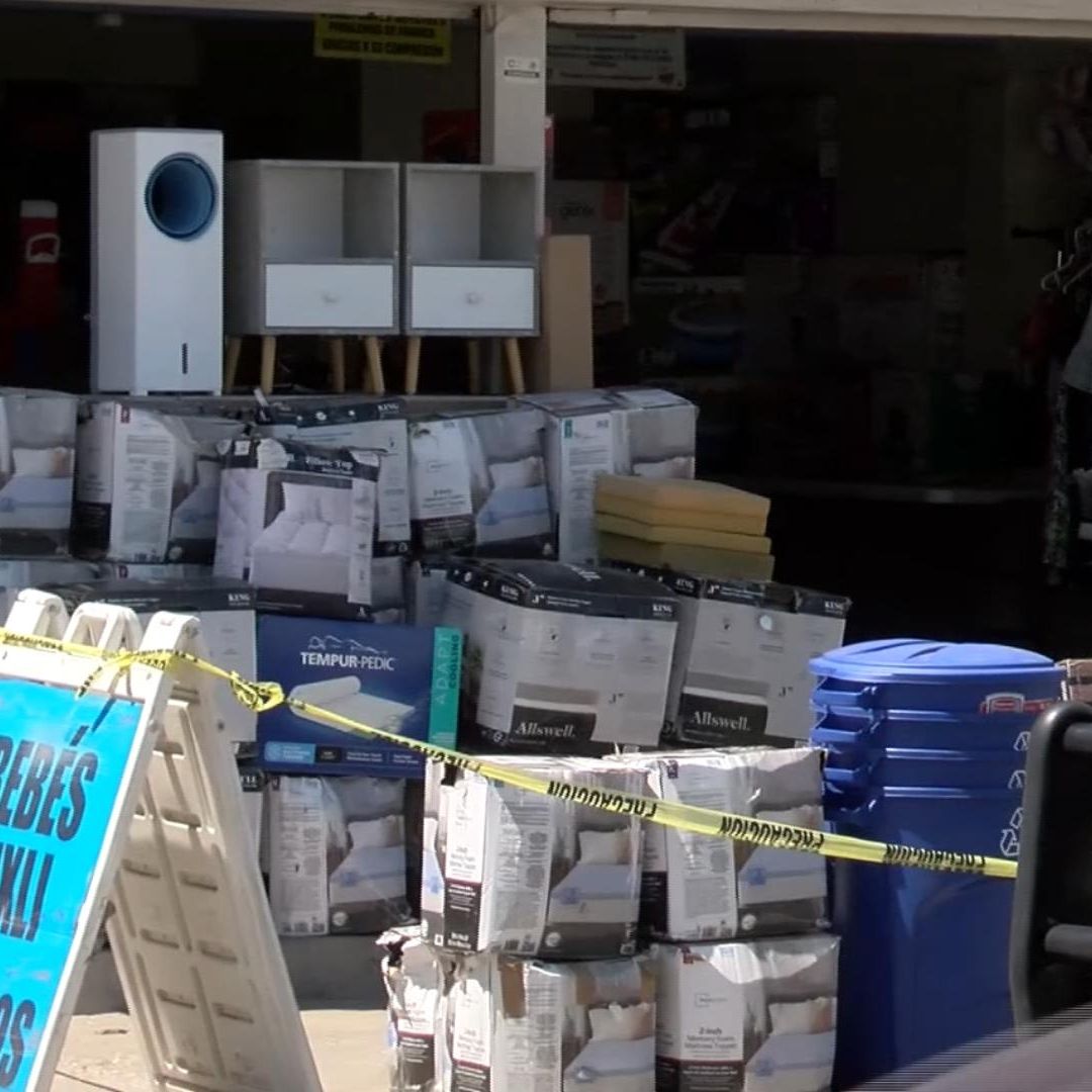Degüellan Empleado de Tienda de Saldos Tras Ser Cuestionado por el Precio de una Alberca