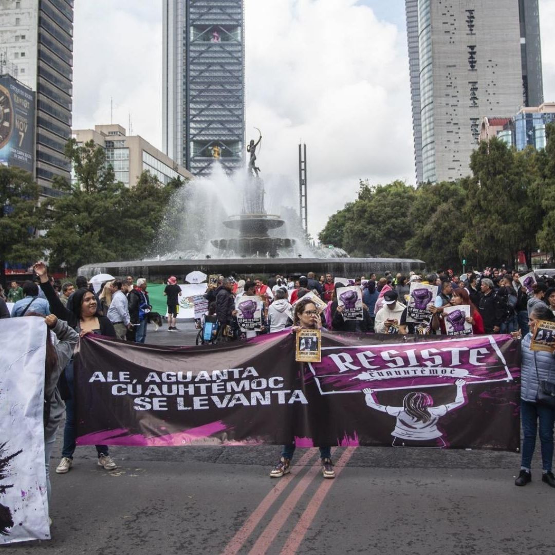 Manifestantes colapsan la vialidad hoy, 2 de septiembre de 2024, sobre Paseo de la Reforma, a la altura de la Glorieta de la Diana Cazadora