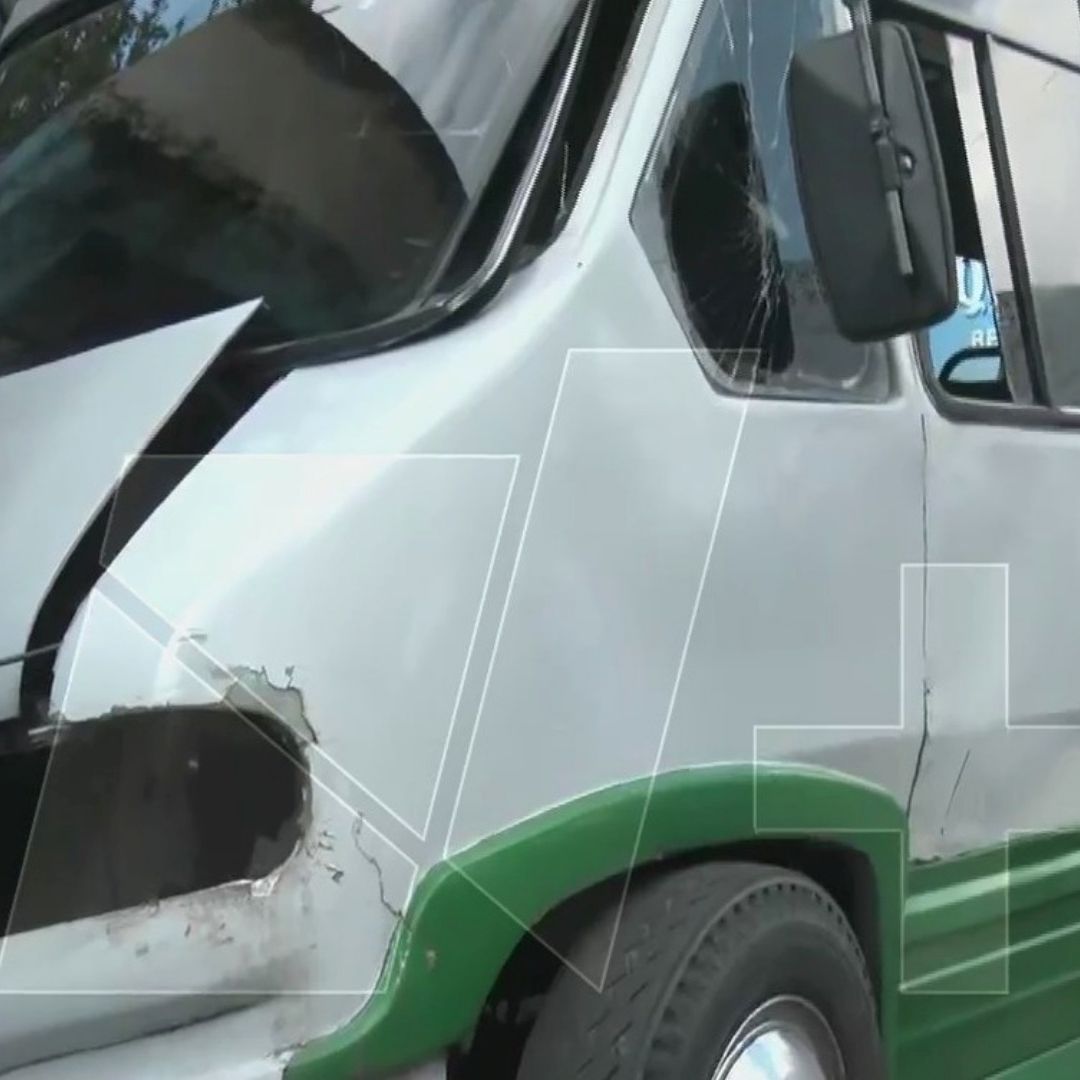 Un microbús de CDMX se estrelló contra una casa, en Peralvillo