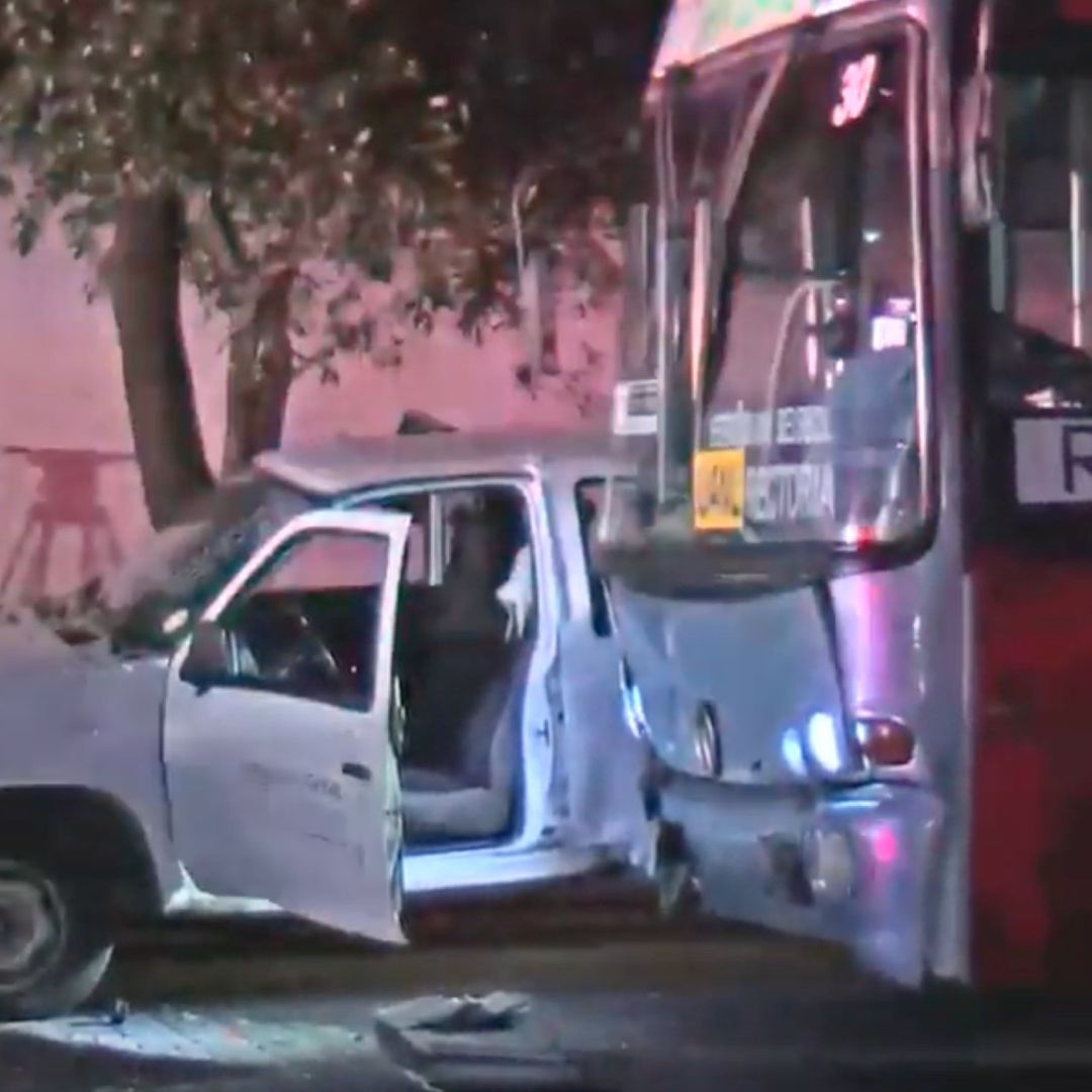 Accidente en la calle Zuazua, en el Centro de Monterrey, dejó seis personas lesionadas