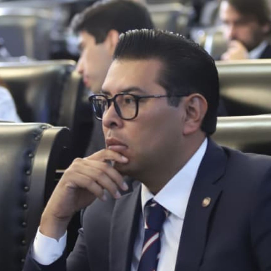 Renuncia Senador Camarillo al PRI y Se Queda con 13 la Bancada