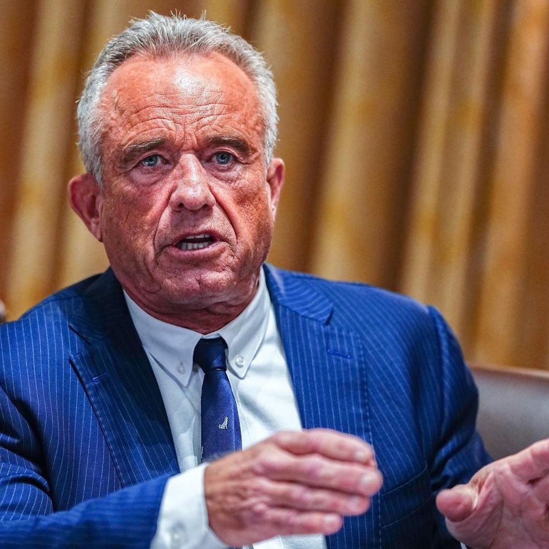 Robert F. Kennedy Jr. retira vacuna obligatoria contra la covid