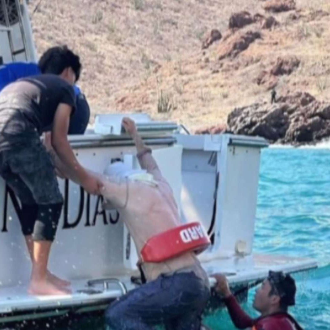 Rescatan a 4 Pescadores que Terminaron Atrapados en Playa "El Tomate" en San Carlos