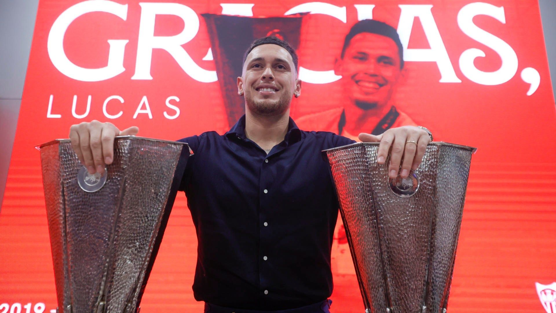 Sevilla le dedicó una emotiva despedida a Ocampos. Foto EFE