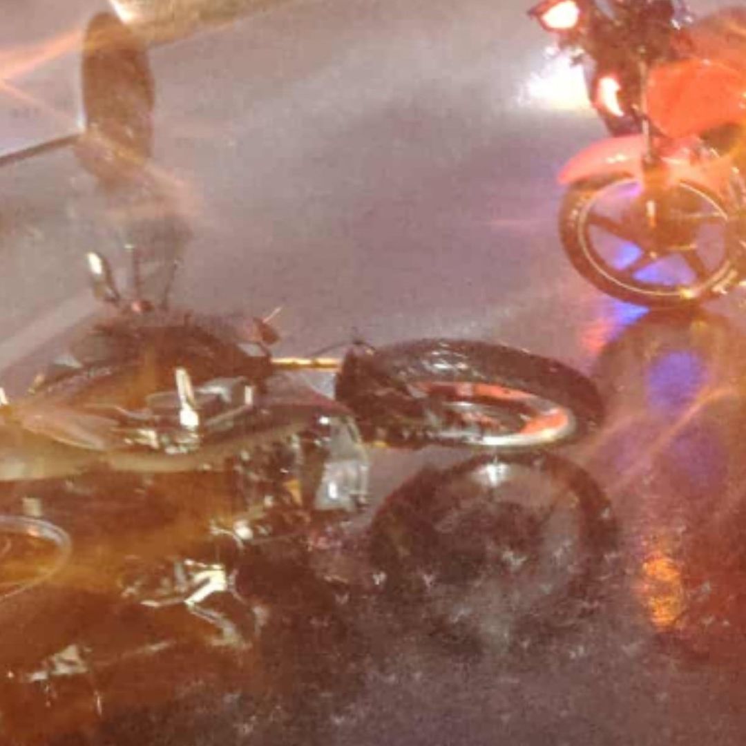Tres personas viajaban en dos motocicletas distintas cuando, de forma repentina, se impactaron las unidades provocando los dos decesos.