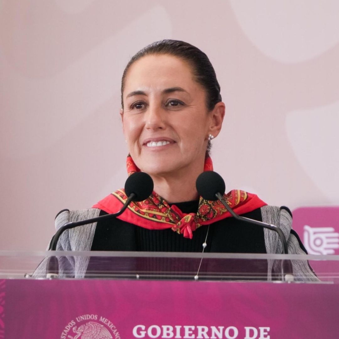 La presidenta electa Claudia Sheinbaum durante un evento con el presidente López Obrador