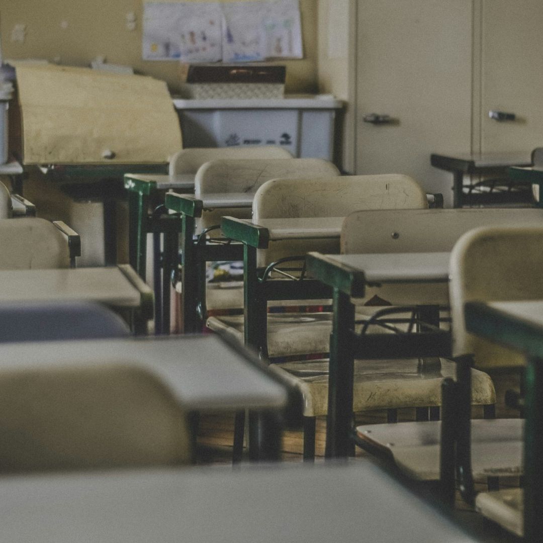 Alumna Apuñala a sus Compañeros de Clases y Deja 2 Heridos; Era Estudiante de Excelencia