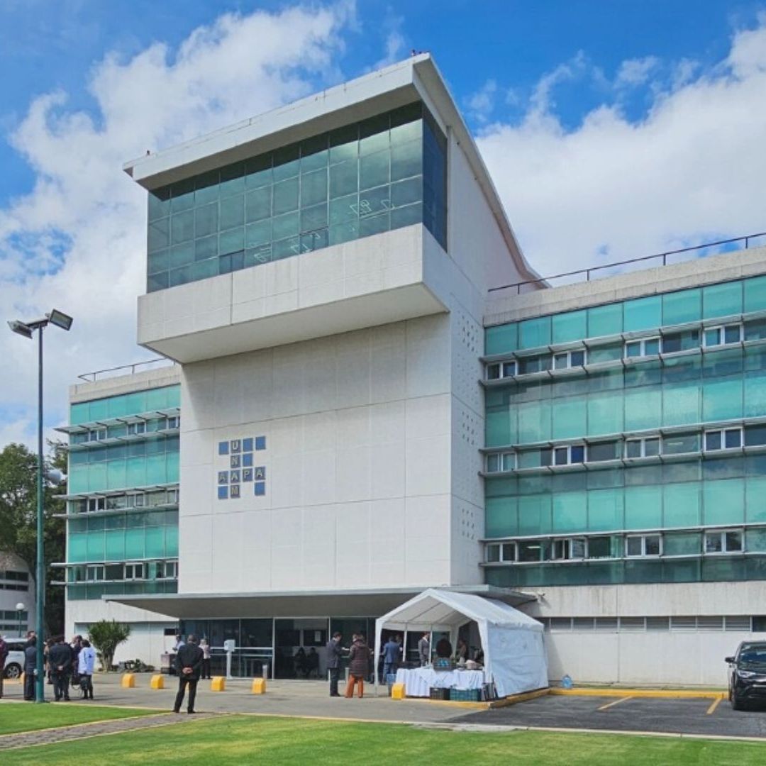 La beca va dirigida a hijos de académicos afiliados a la AAPAUNAM que se encuentran en el nivel bachillerato y licenciatura de la UNAM