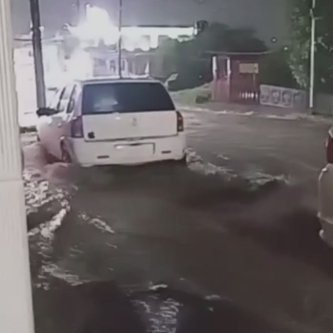 En Topilejo las Fuertes Lluvias Convierten las Calles en Caudalosos Ríos