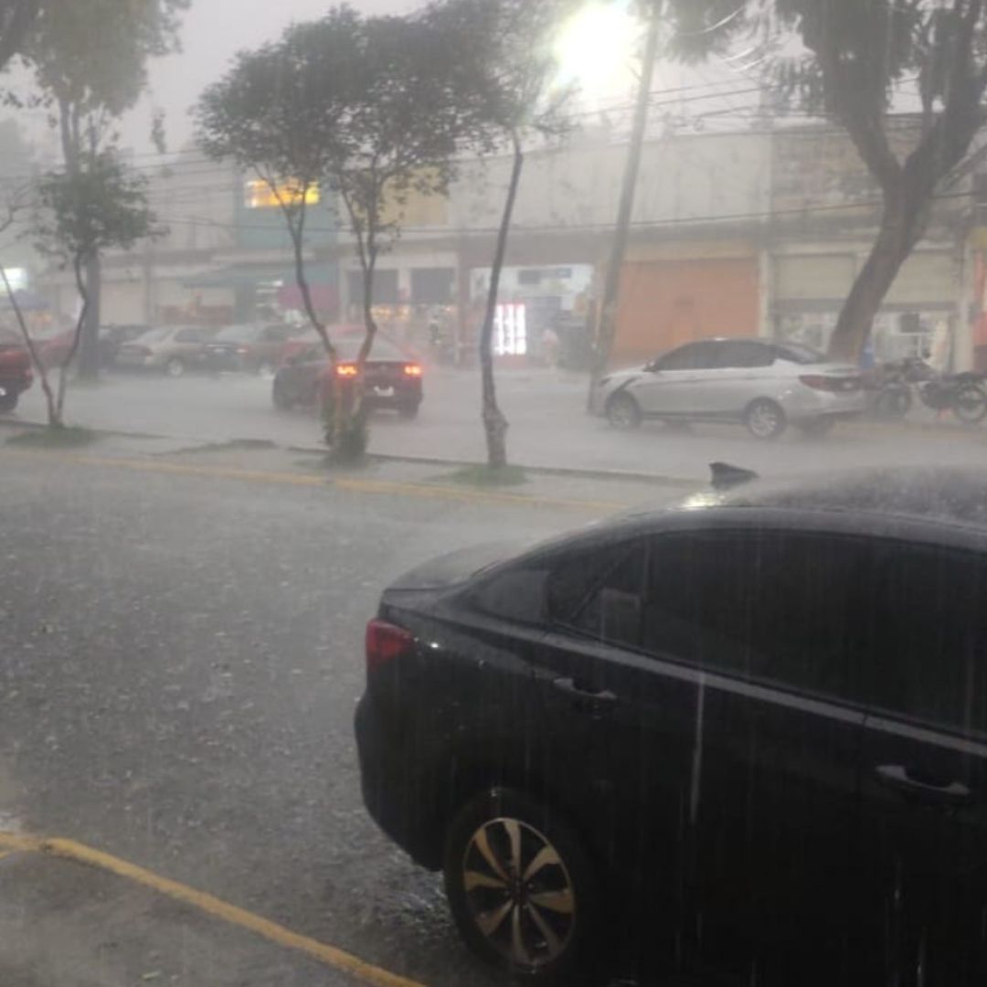 Tormenta causa afectaciones en el municipio de Tlalnepantla, Estado de México. Foto: X @vialhermes