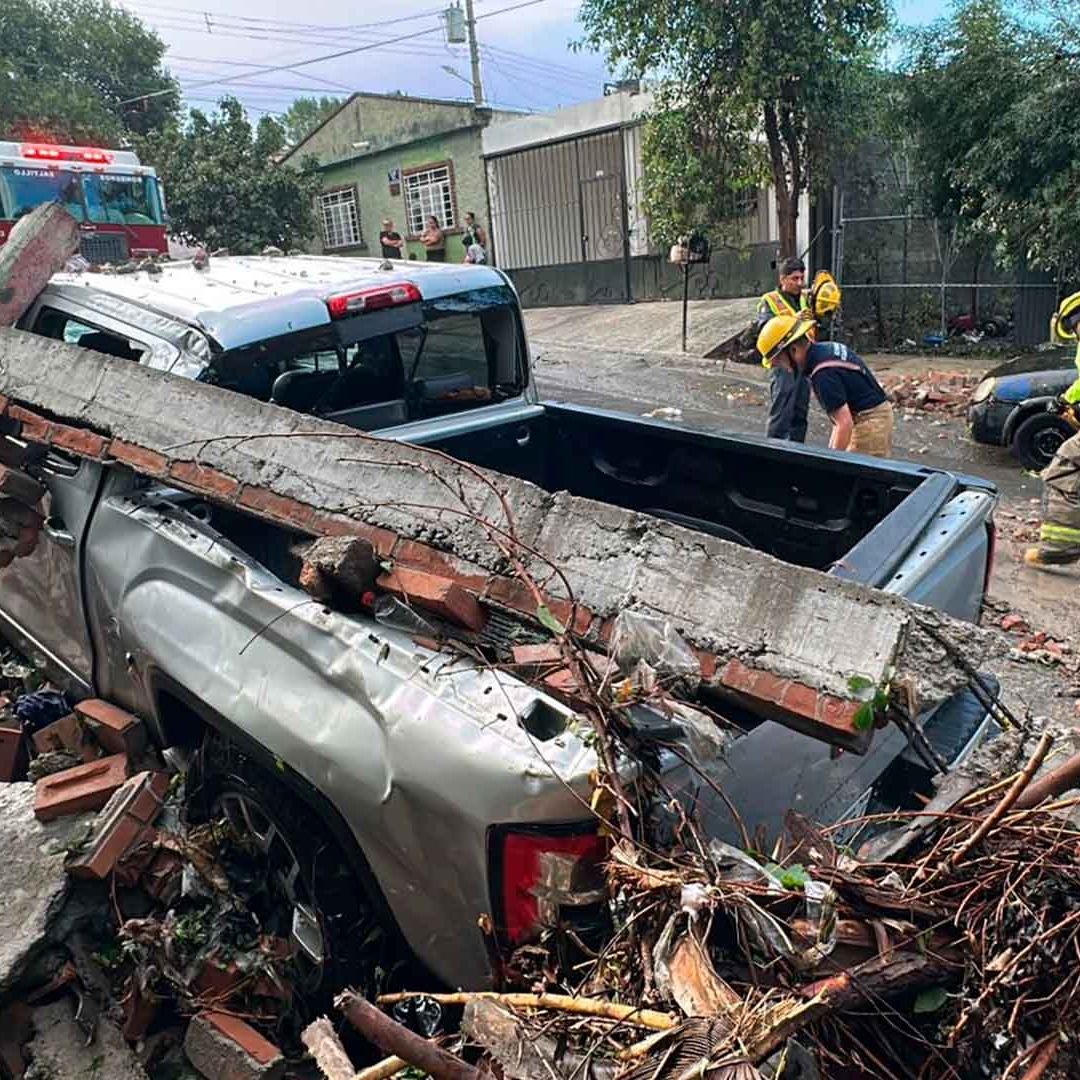 Lluvia y Granizo Desbordan Arroyo y Provocan Inundaciones en Saltillo