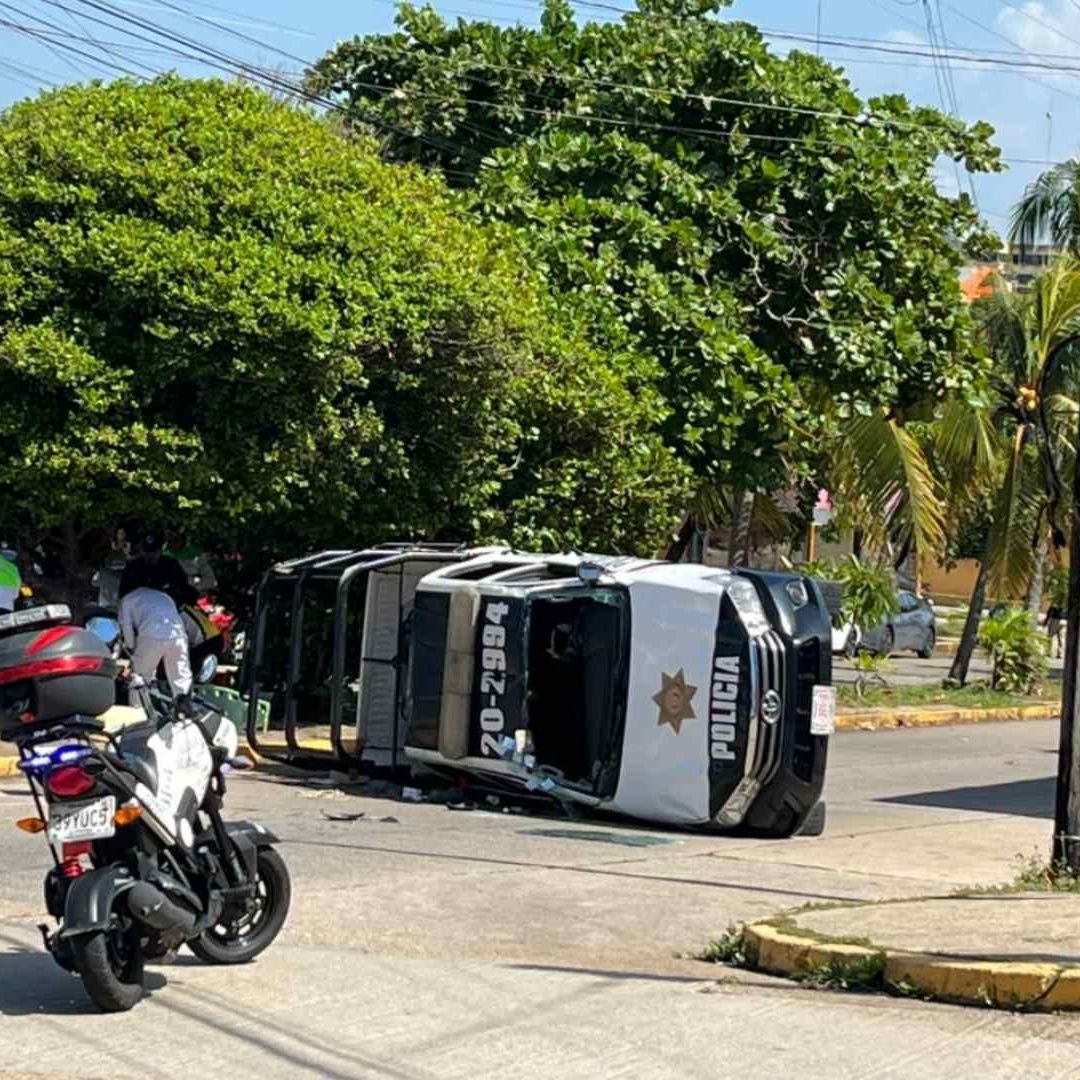 Accidente Patrulla Vuelca tras Impactarse Contra Camioneta Hay Policías Lesionados Coatzacoalcos Veracruz