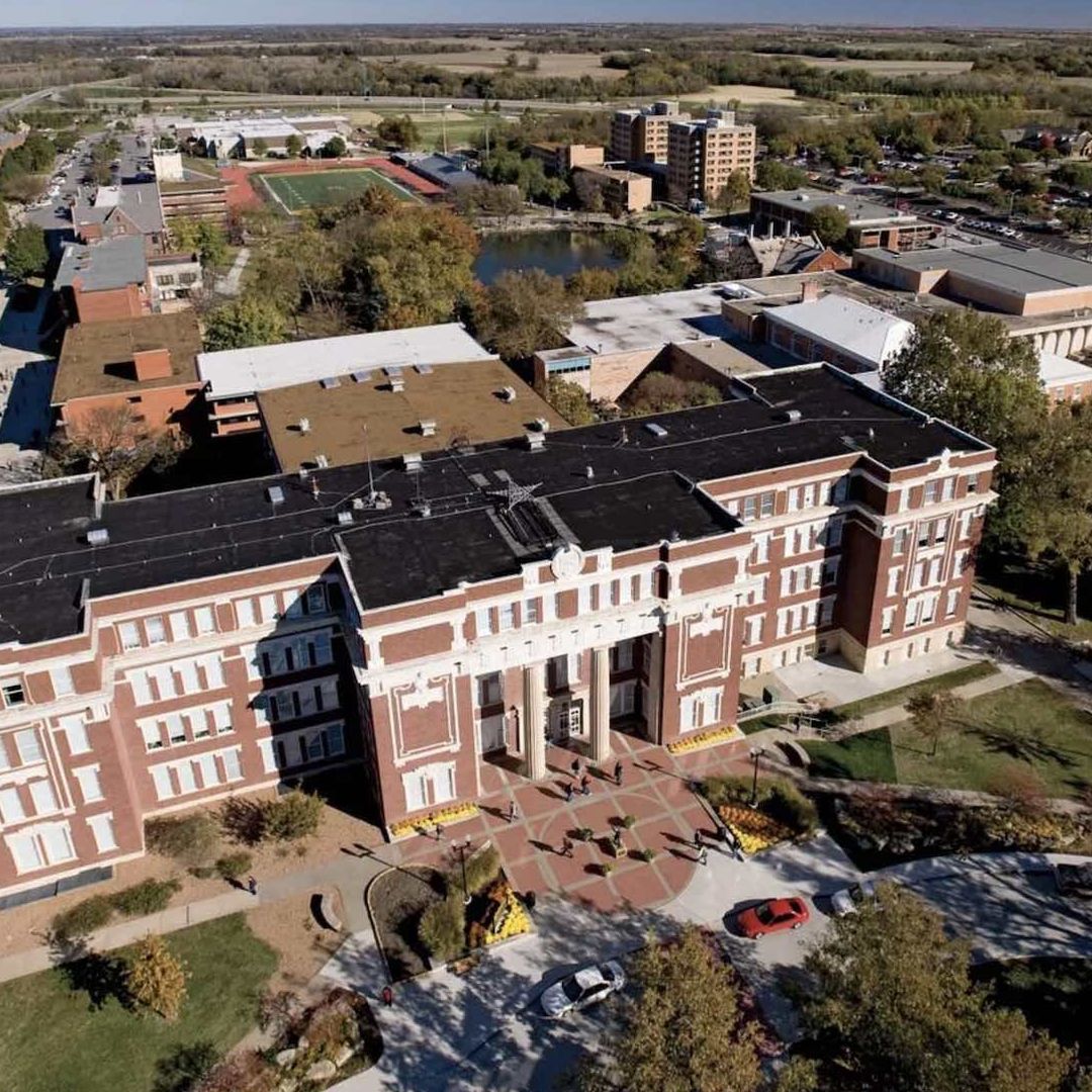 Alertan por posible tiroteo en la Universidad Emporia State en Kansas