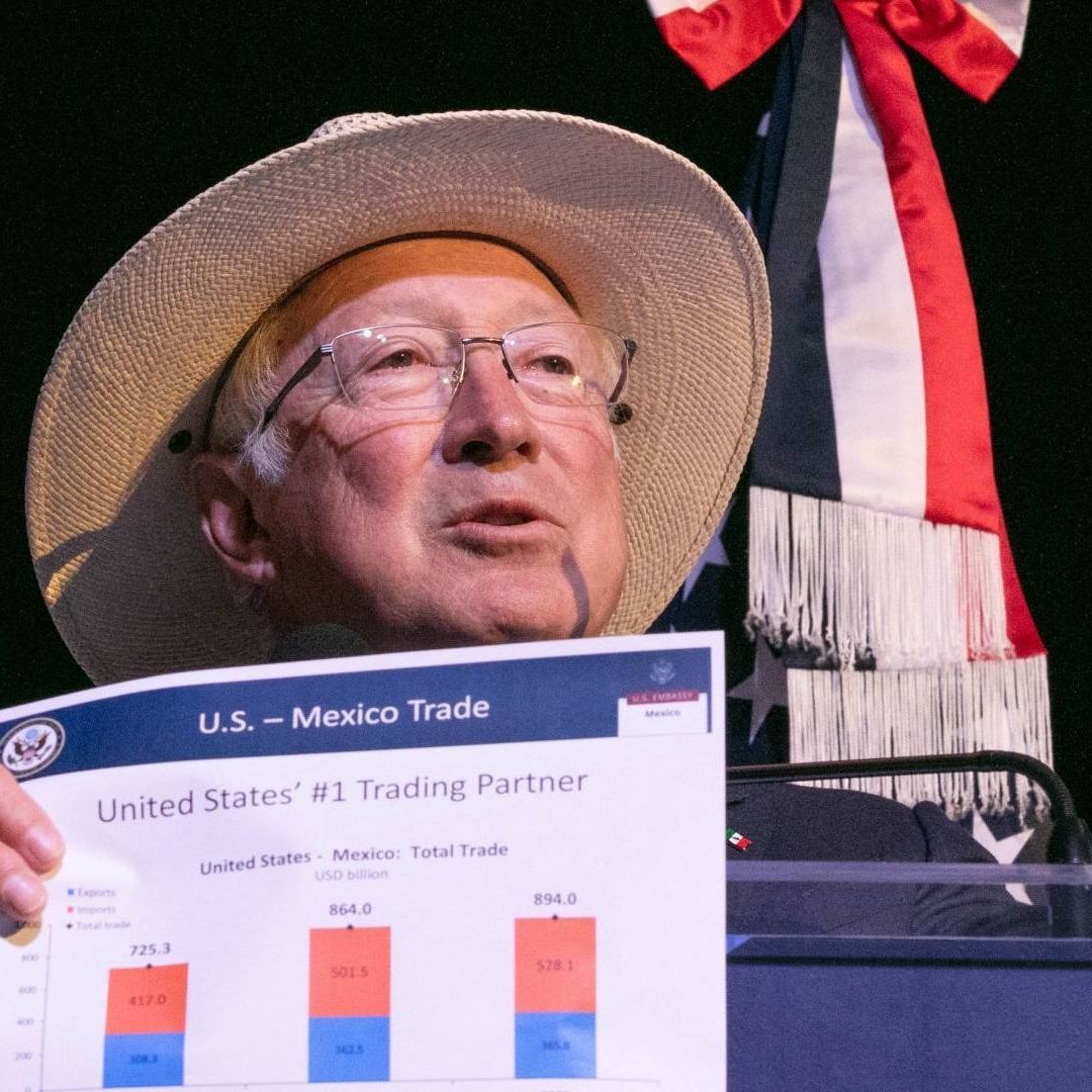Ken Salazar fue entrevistado en el marco de la tercera Convención Binacional de American Society of Mexico