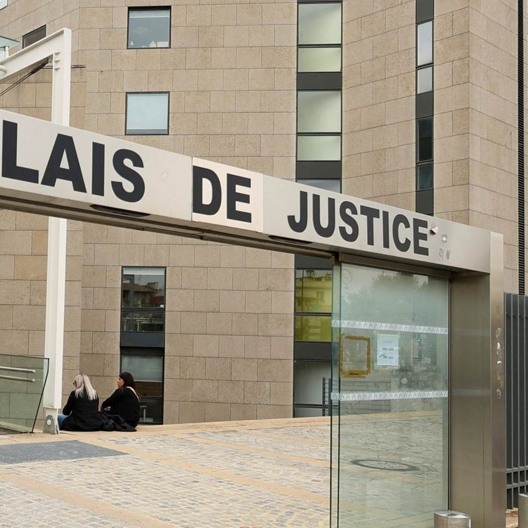 Víctima de Violaciones Luego de Ser Drogada por su Marido Declara en Tribunal Francés
