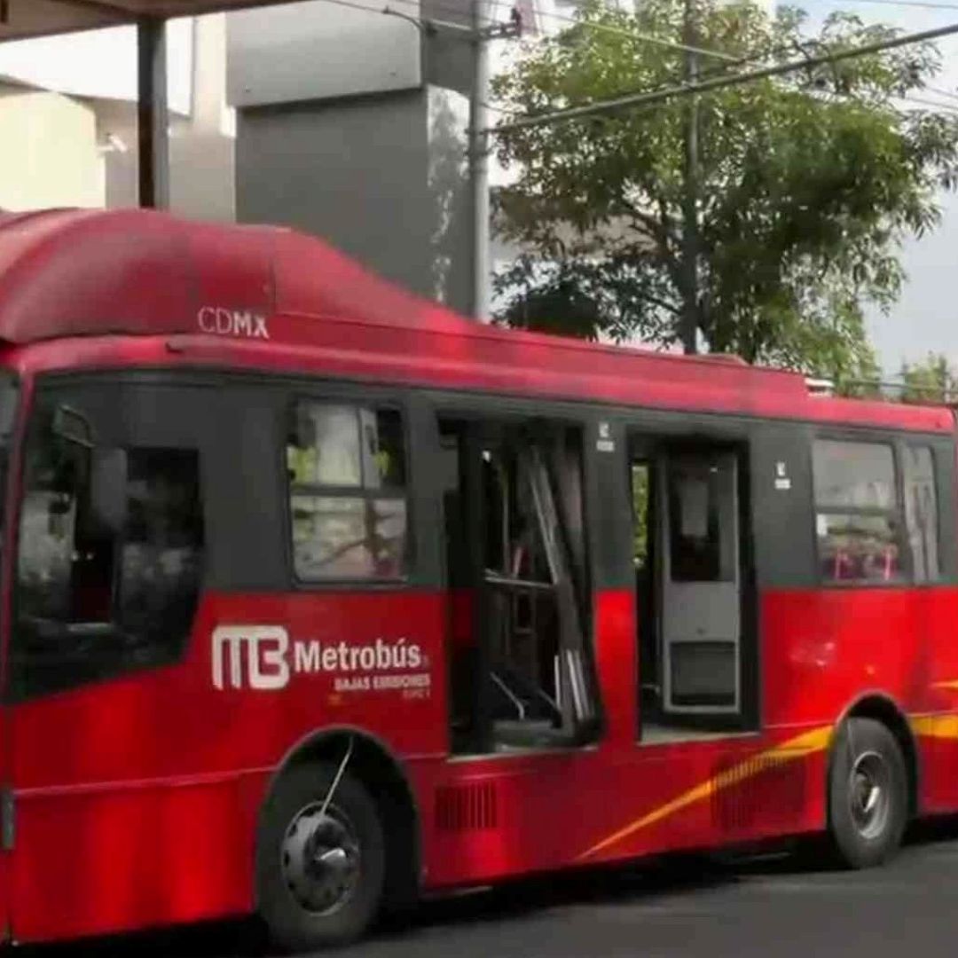 Hoy, 5 de septiembre de 2024, se registró un choque entre una unidad del Metrobús CDMX y un camión de pasajeros