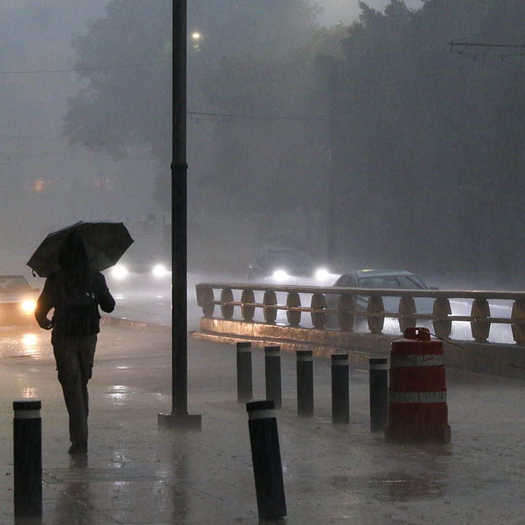 ¡Toma Precauciones! Prevén Lluvias Torrenciales Estos Días por Frente Frío 1 y Onda Tropical 21