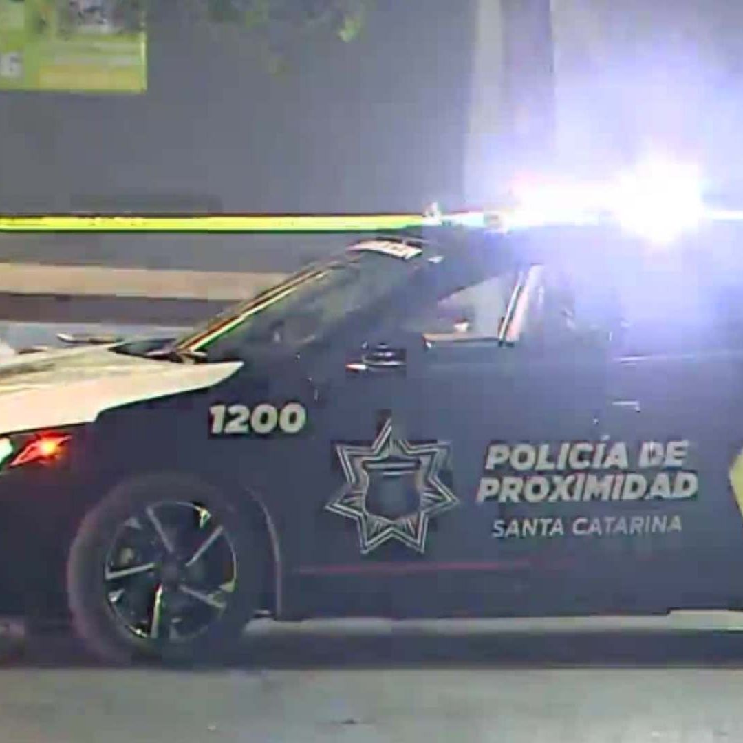 Policía de Santa Catarina asegura zona de asesinato de lavacoches
