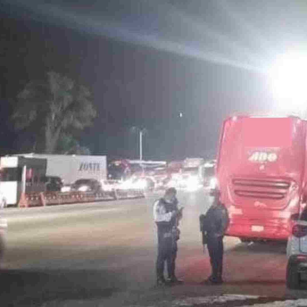 Sujetos Asaltan Autobús de Pasajeros ADO en la Autopista Orizaba Puebla Cumbres de Maltrata Veracruz No Hubo Detenidos
