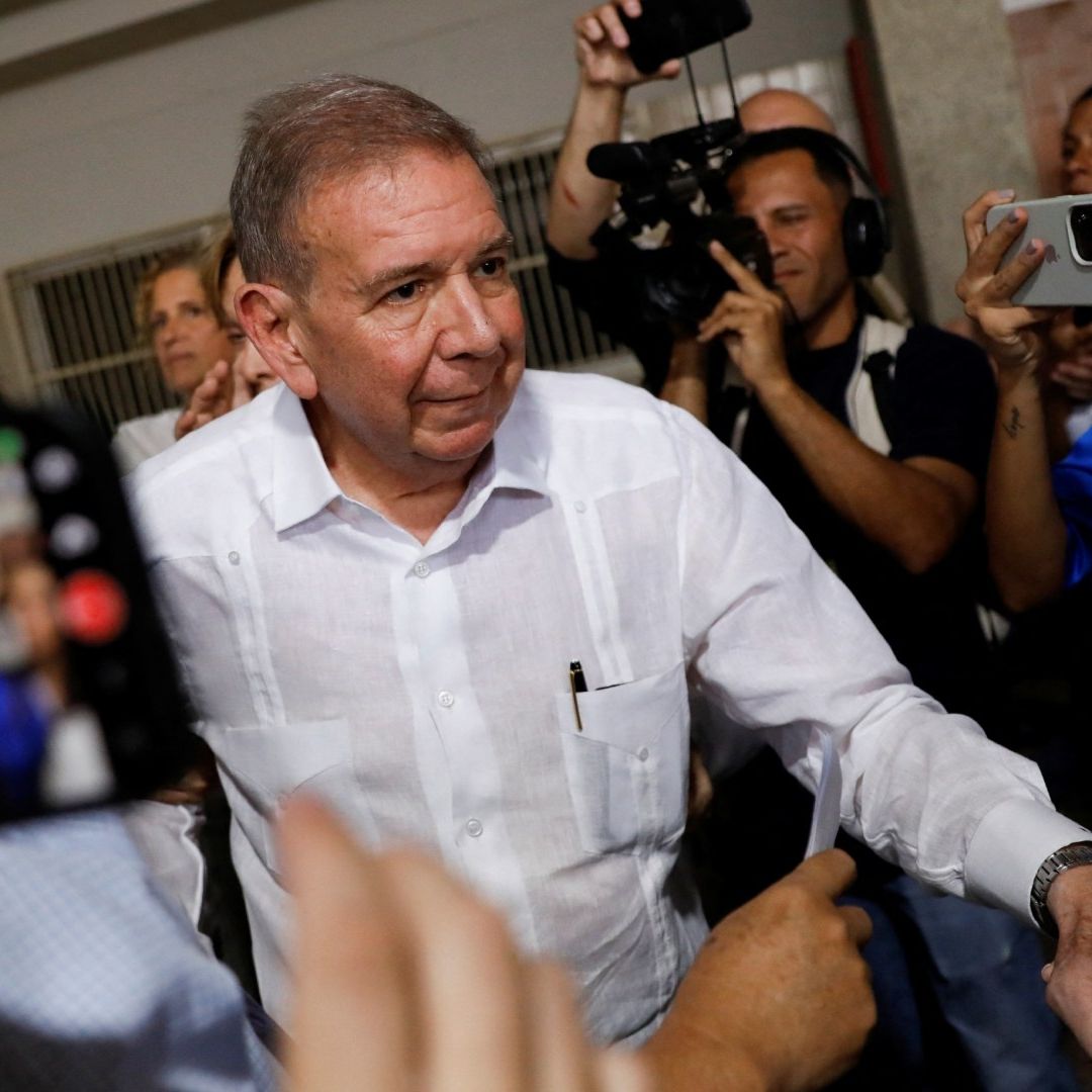 Edmundo González Urrutia Viaja a España como Asilado Político