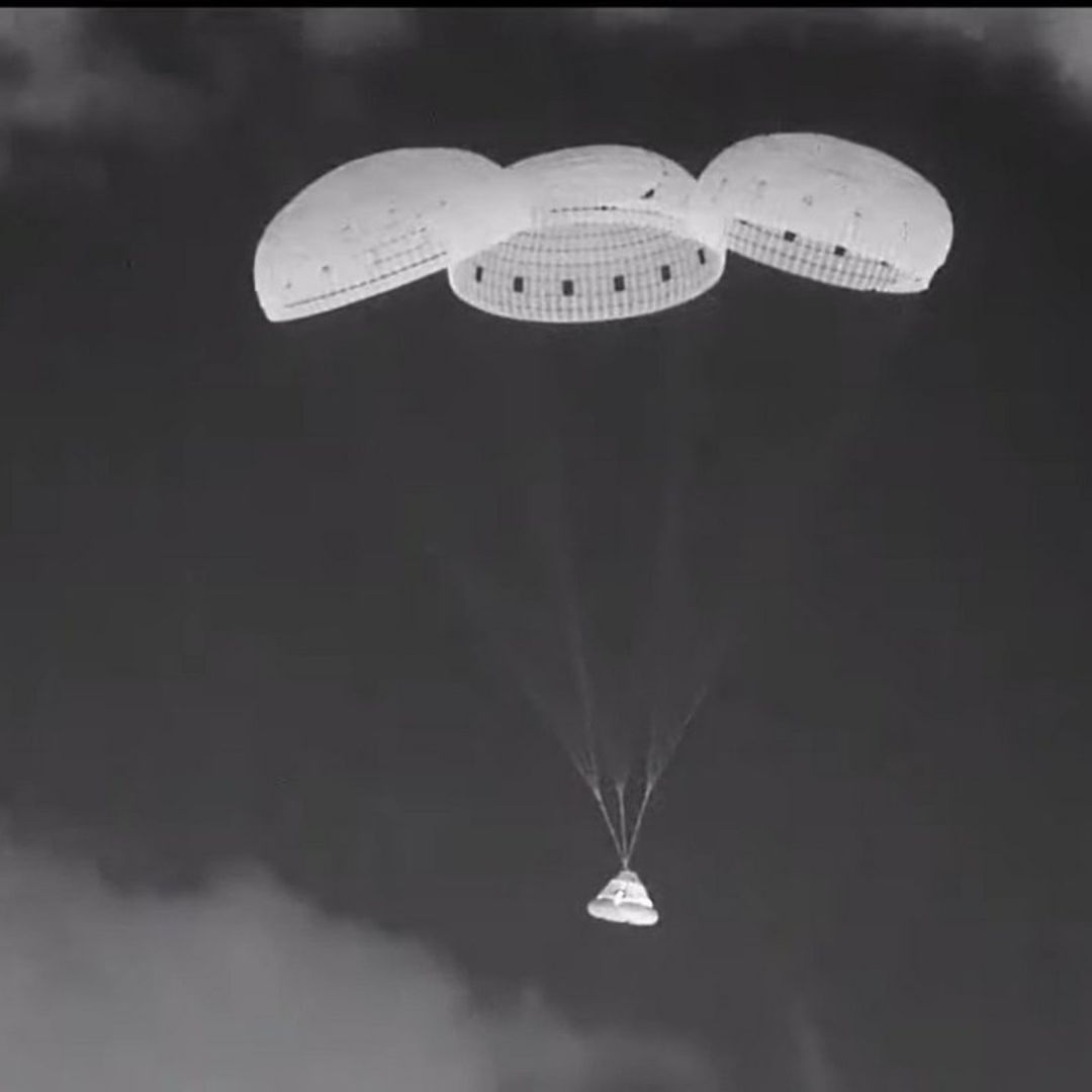 La Capsula Espacial Starliner de Boeing Regresa de la EEI a la Tierra Sin Astronautas