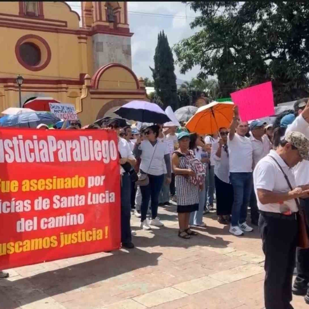 Marchan para exigir justicia por joven asesinado en Oaxaca
