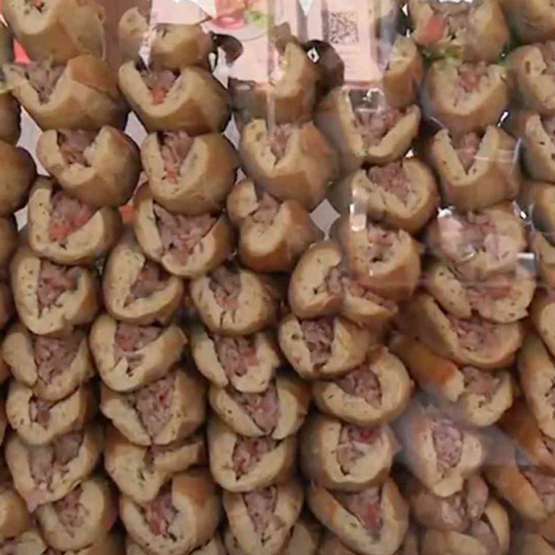 Tapatíos se forman para comer tortas ahogadas