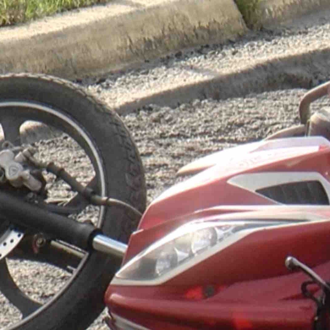 Motociclista muere presuntamente por bache