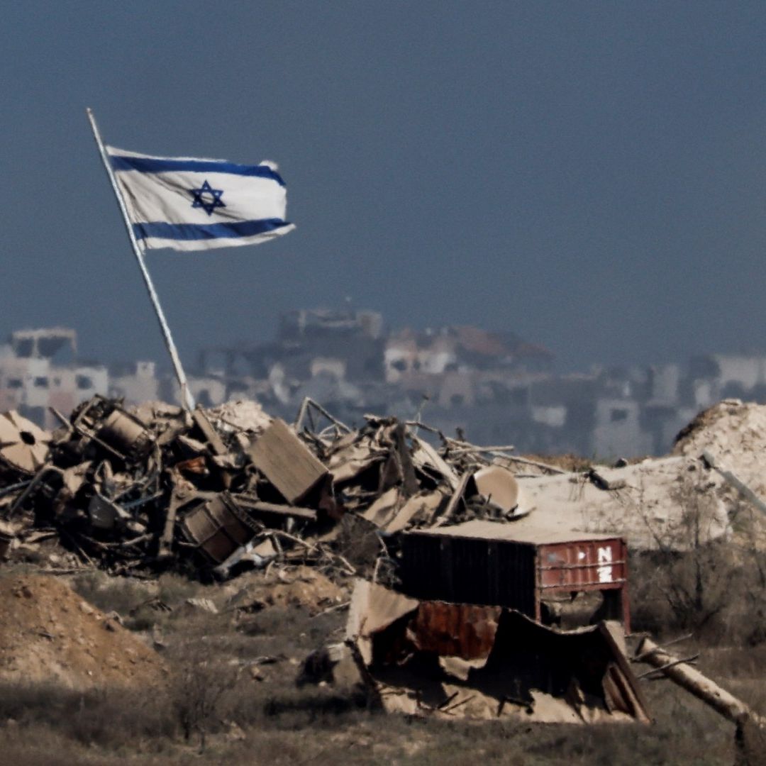 Bandera de Israel ondea en la Franja de Gaza